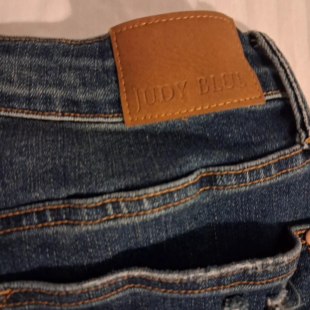 Judy Blue Medium Wash Jean Shorts - Picture 6 of 11